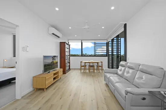 702/81B Lord Sheffield Circuit, Penrith, NSW 2750