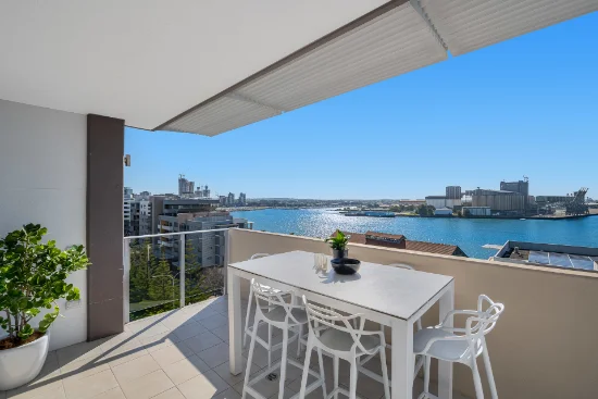 705/4 Honeysuckle Drive, Newcastle, NSW 2300