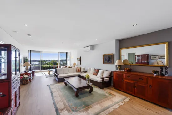 706/4 Como Crescent, Southport, Qld 4215