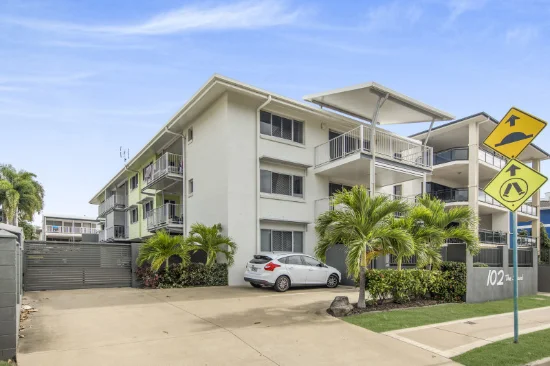 8/102 The Strand, North Ward, Qld 4810