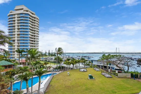 8/17 Bayview Street, Runaway Bay, Qld 4216
