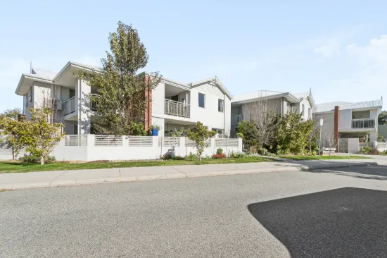 8/2 Doncaster Grange, Butler, WA 6036