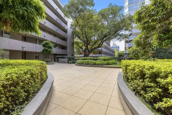 8/23 Queens Road, Melbourne, Vic 3004-Image