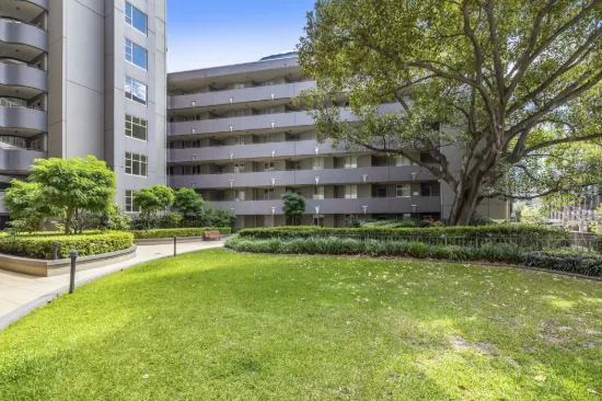 8/23 Queens Road, Melbourne, Vic 3004-Image