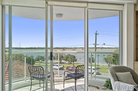 8/242-244 Marine Parade, Labrador, Qld 4215
