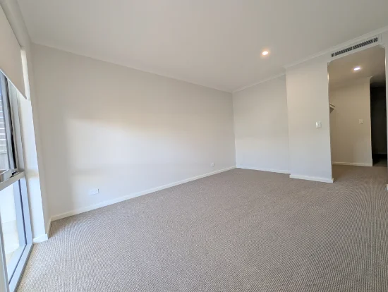 8/26 Teacher loop, Bellevue, WA 6056