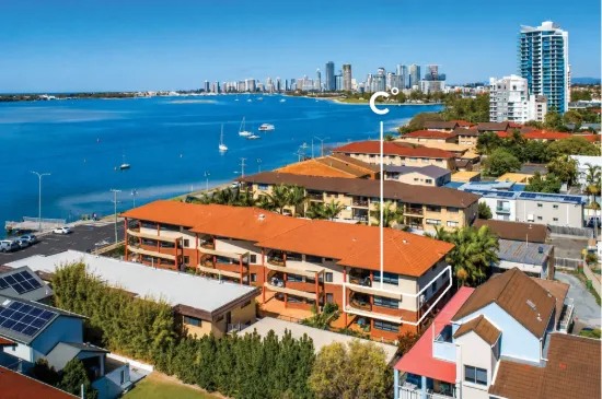 8/274 Marine Parade, Labrador, Qld 4215