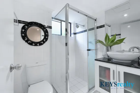 8/28 Woodroffe Avenue, Main Beach, Qld 4217-Image