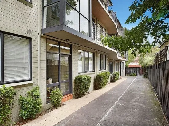 8/4 Hartpury Avenue, Elwood VIC 3184-Image