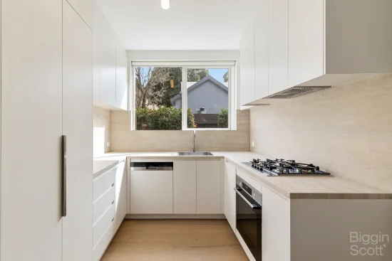 8/8 Robe Street, St Kilda, Vic 3182