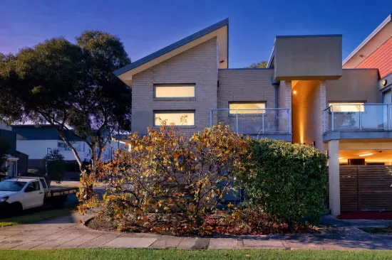 8 Hinterland Close, Lynbrook, Vic 3975