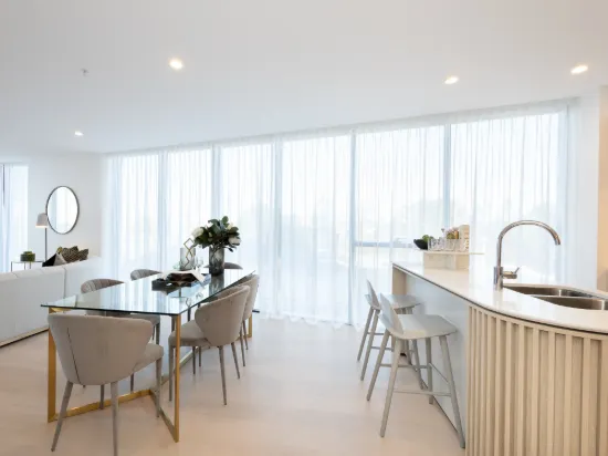 807/180 Marine Parade, Labrador, Qld 4215