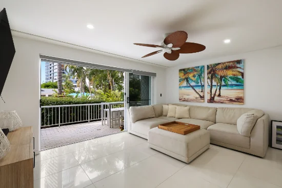 9/1 Cronin Avenue, Main Beach, Qld 4217