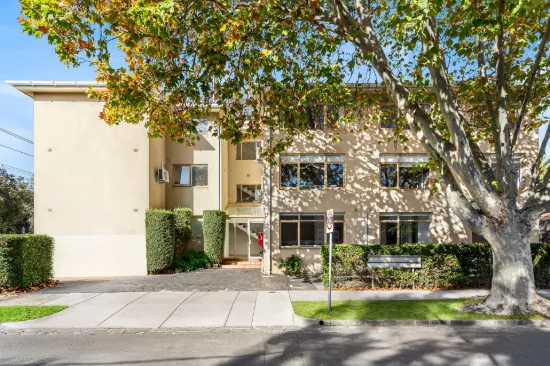 9/217 Brighton Road, Elwood, Vic 3184