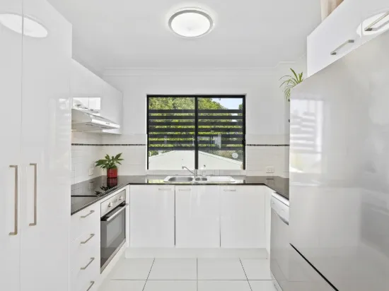 9/31 Middle Street, Labrador, Qld 4215