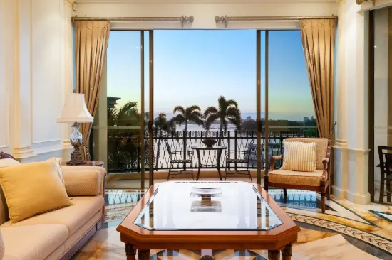 94 Seaworld Drive, Main Beach, Qld 4217