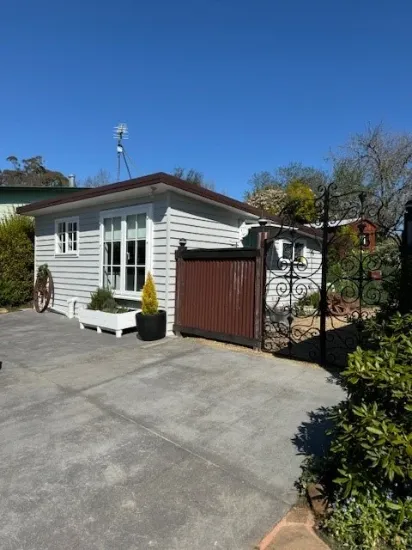 A/2 Church  Avenue, Hepburn Springs, Vic 3461