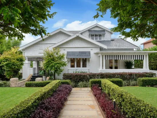 GRAND MASTERPIECE IN THE PRESTIGIOUS GOLDEN TRIANGLE