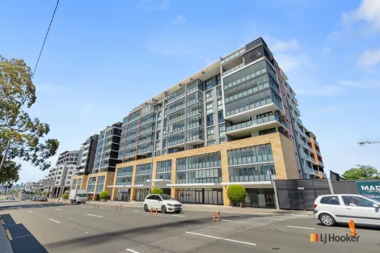 Spacious Two Bedroom Apartment in Prime Location