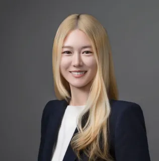 Jan Zhao - Real Estate Agent