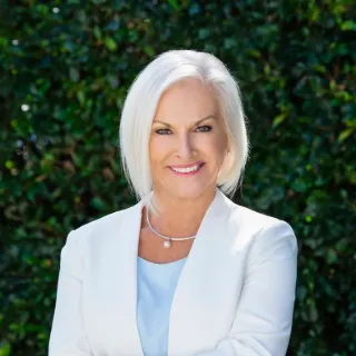 Pam  Thomas - Real Estate Agent