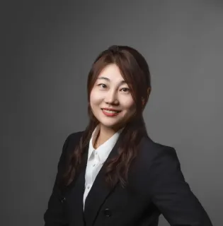 Gloria Wang - Real Estate Agent