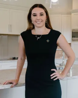Bella Johnson - Real Estate Agent