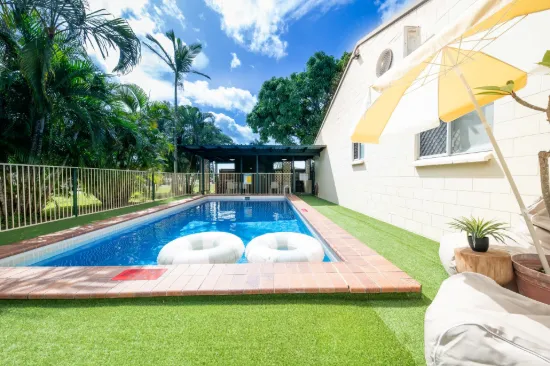 13 Beach Road, Cannonvale, Qld 4802