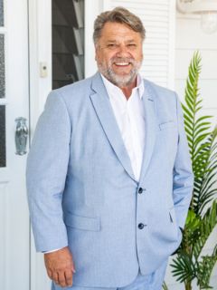 Bruce McLachlan - Real Estate Agent