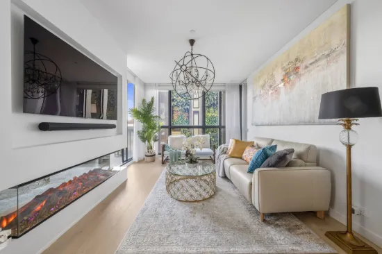 SUPERBLY UPGRADED THREE BEDROOM APARTMENT IN ICONIC 'WATERFALL' 