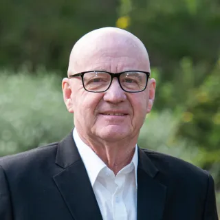 Kim Hewton - Real Estate Agent