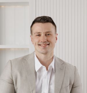 Cale Bainbridge - Real Estate Agent