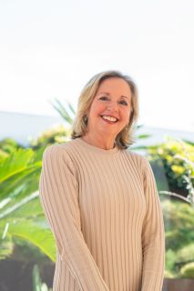 Carrie  Bond - Real Estate Agent