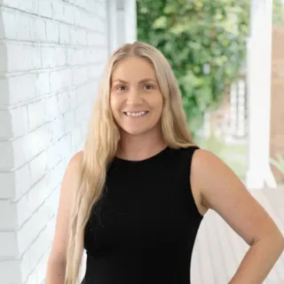 Cassandra  Taslida - Real Estate Agent
