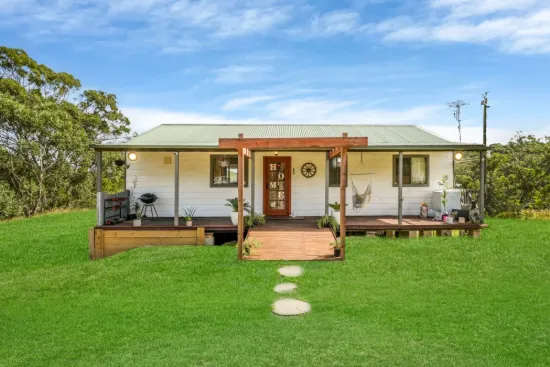 Lifestyle Acreage with Cottage, Shed & Airbnb Potential