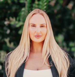 Chloe Barry - Real Estate Agent
