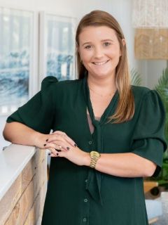 Chloe Radom - Real Estate Agent