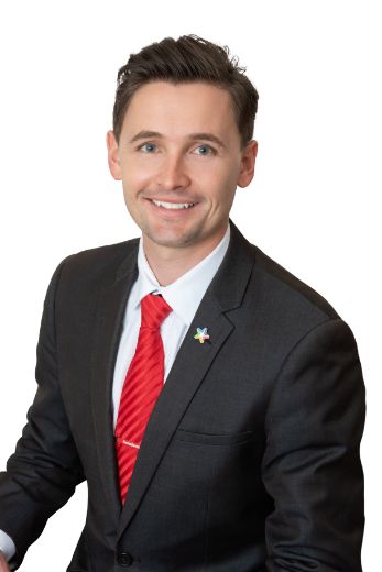 Christopher  Thomas - Real Estate Agent at Professionals Byford Property Team - Byford
