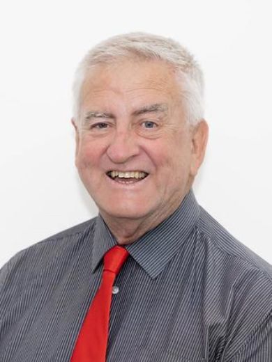 PETER LYONS - Real Estate Agent at Professionals Jurien Bayview Realty - JURIEN BAY