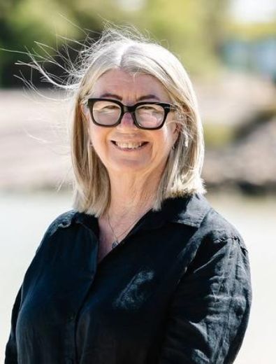 MICHELLE SCALES - Real Estate Agent at Professionals Jurien Bayview Realty - JURIEN BAY