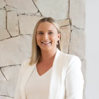 Rebecca Hanzic - Real Estate Agent
