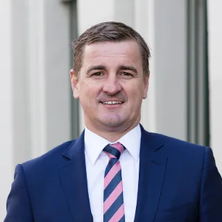 Damien Theisz - Real Estate Agent
