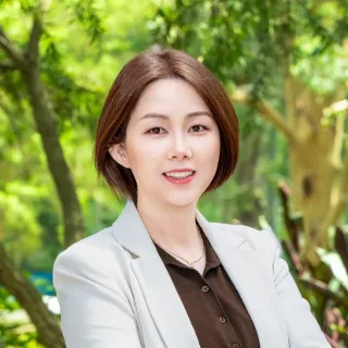 Jennifer Zhang - Real Estate Agent