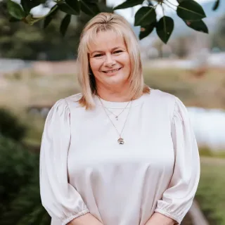 Anna Marten - Real Estate Agent