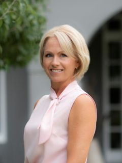 Deb Munn - Real Estate Agent