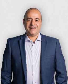 Denis Stavropoulos - Real Estate Agent