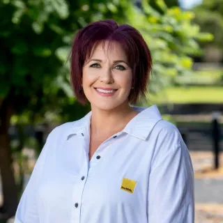 Julia Sabani - Real Estate Agent