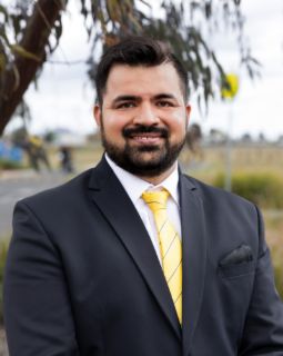 Dinesh Wadhwa - Real Estate Agent