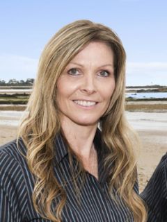 Dionne  Hunt - Real Estate Agent