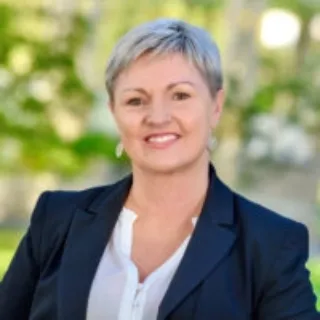Jodi Hansson - Real Estate Agent
